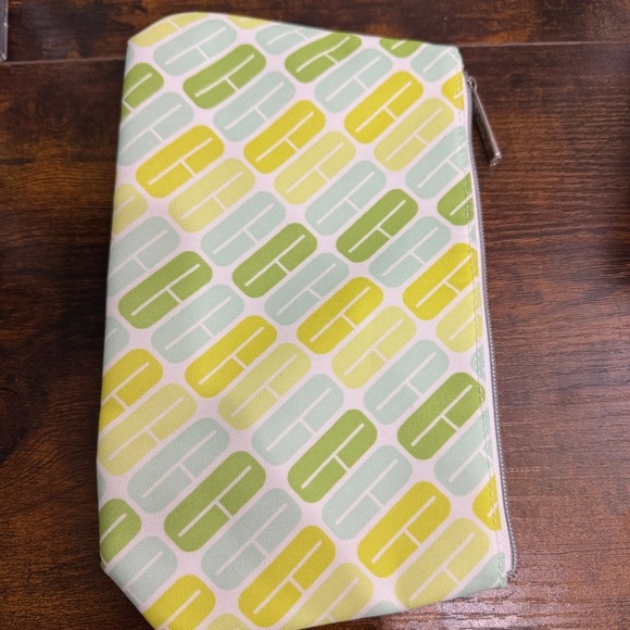 Clinique Make Up Bag Logo Cosmetics - Picture 4 of 4